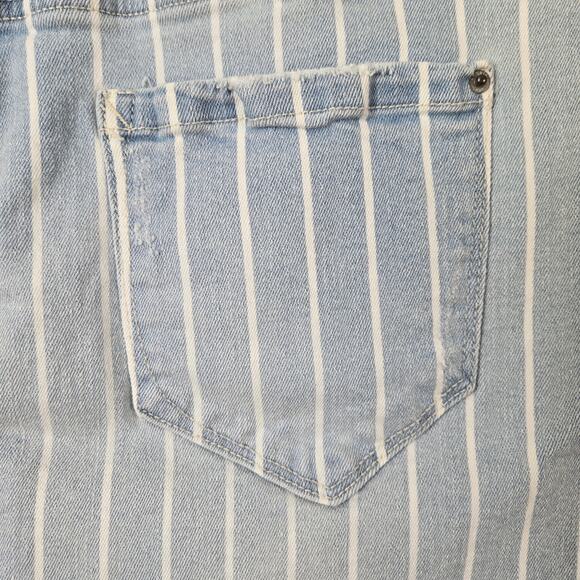 Kensie Jeans Denim Skirt Light Blue Pinstripe size 6/28 Miniskirt Distressed - Picture 11 of 12